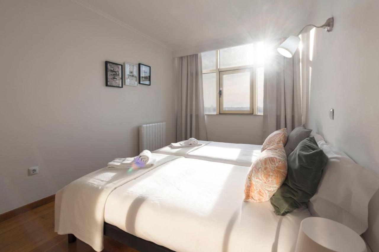Lovelystay - 1Br Flat With Stunning Views Over Porto 加亚新城 外观 照片